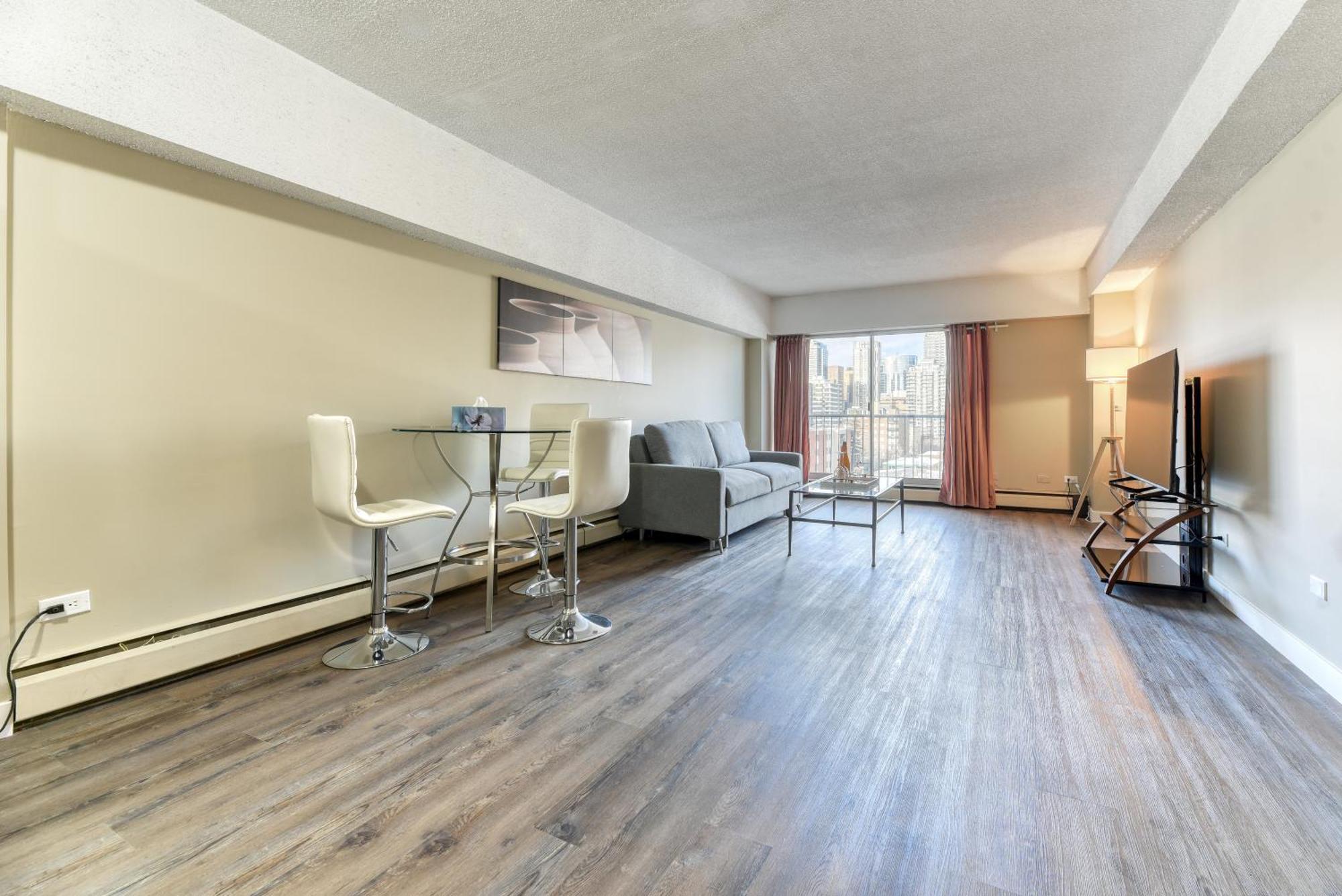 A Spacious Downtown 1-Bed Suite Калґарі Екстер'єр фото